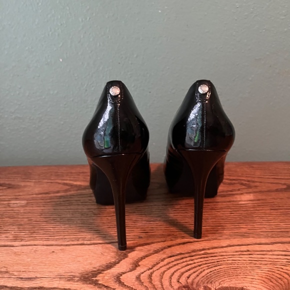 MICHAEL Michael Kors Black Patent Pumps   4" High Heel   Size 8.5 - Picture 5 of 10
